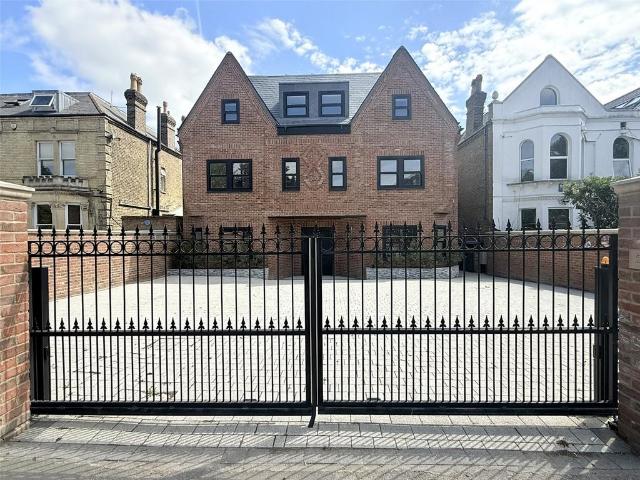 Flat for rent in Greater London