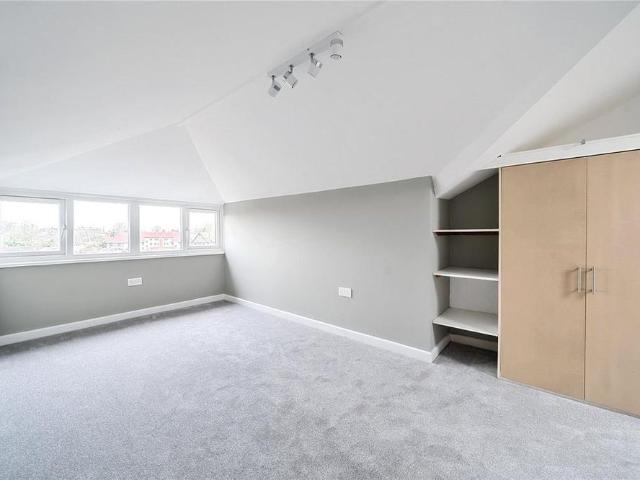 Apartment for rent in Lower Green Esher, Blackhills