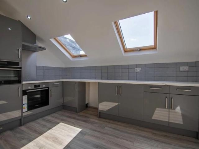 Flat for rent in East End Park, West Yorkshire