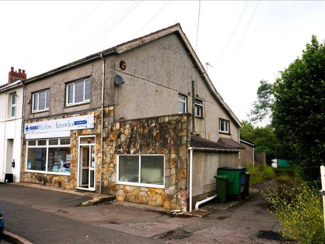 Flat for rent in Pontyates, Wales