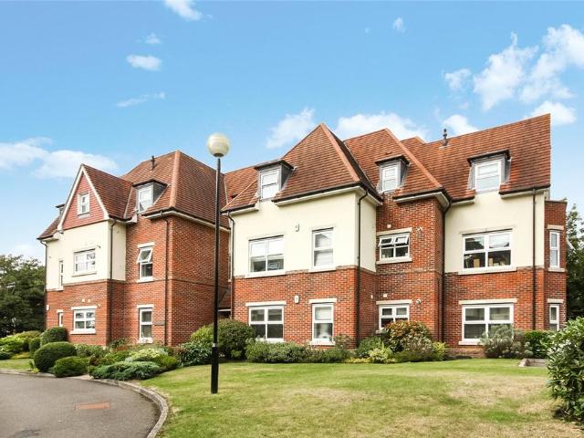 Flat for rent in Branksome Chine, Branksome Park