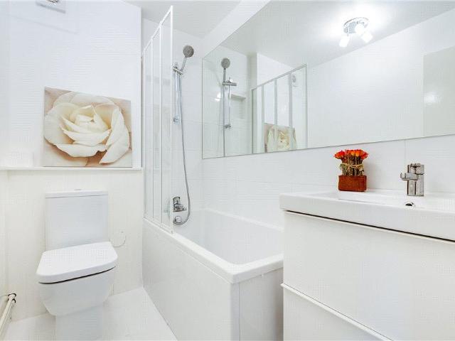 Flat for rent in Earl's Court, Greater London