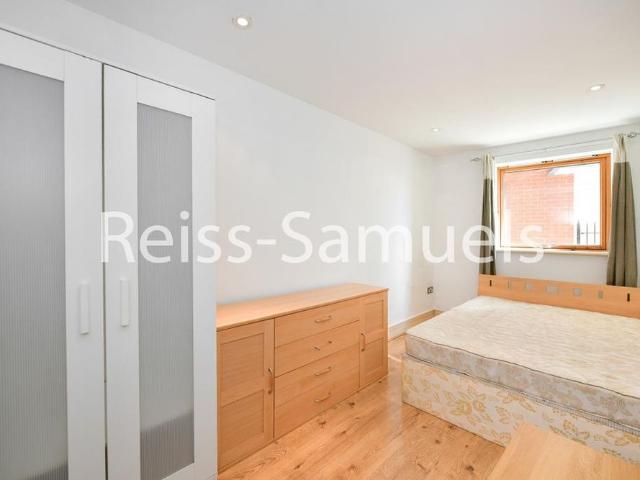 Apartment for rent in Poplar Grove, Greater London