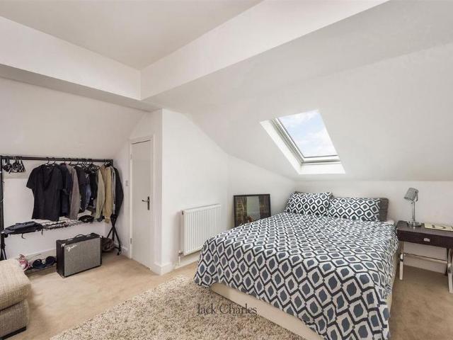 Apartment for rent in Southborough, Sandown Park