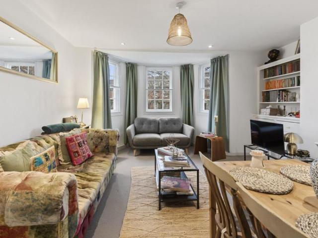 Apartment for rent in North Kensington, Greater London