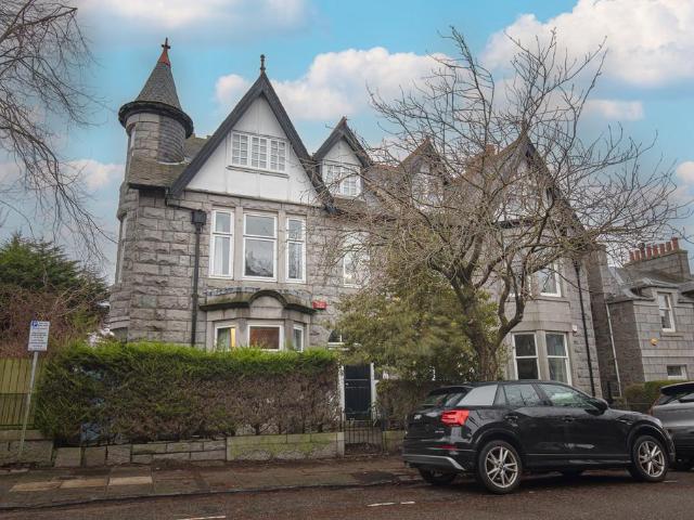 Flat for rent in West End, Ballindoch
