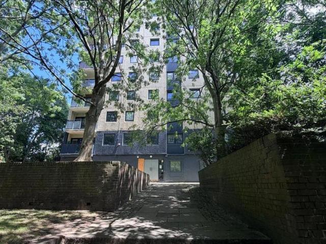 Flat for rent in Calderstones