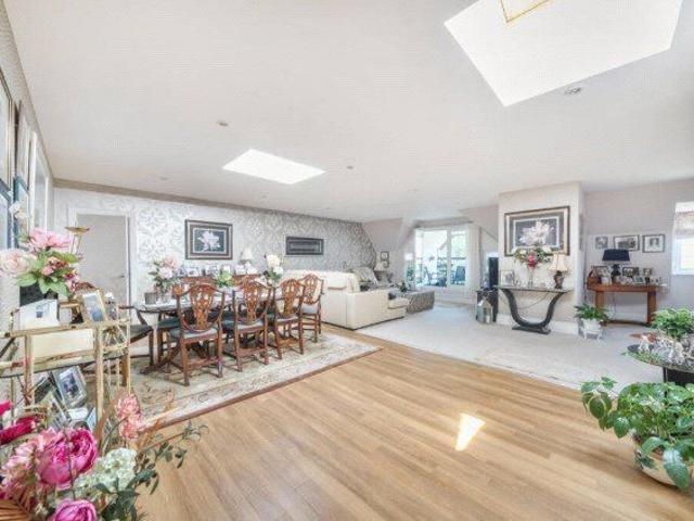 Apartment for rent in Bushey