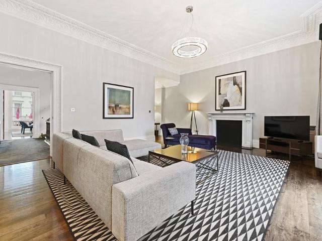 Flat for rent in South Kensington, Greater London