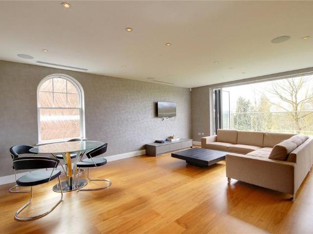 Apartment for rent in London Borough of Enfield, Greater London