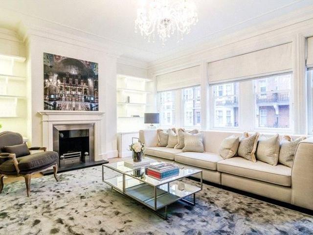Apartment for rent in Mayfair, Greater London