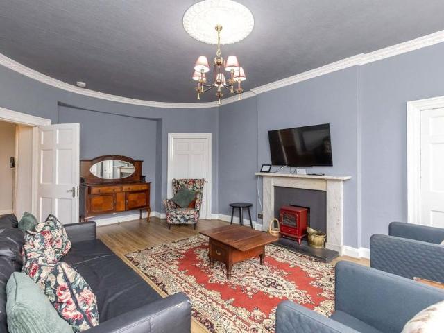 Apartment for rent in Gayfield, Broughton