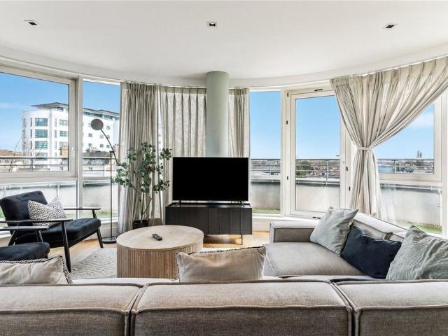 Apartment for rent in London Borough of Hounslow, Strand