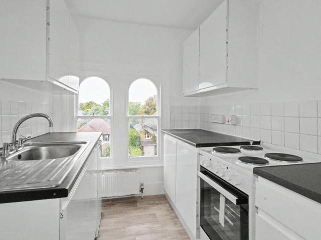 Apartment for rent in Blackhills, Surrey