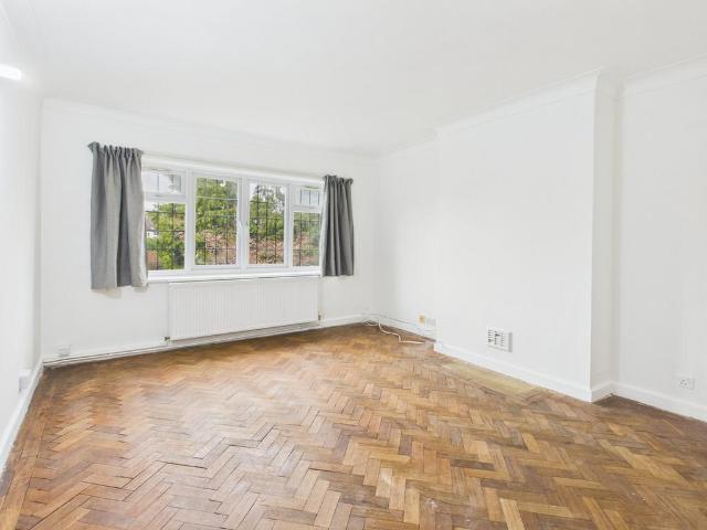 Flat for rent in Gerrards Cross, Denham