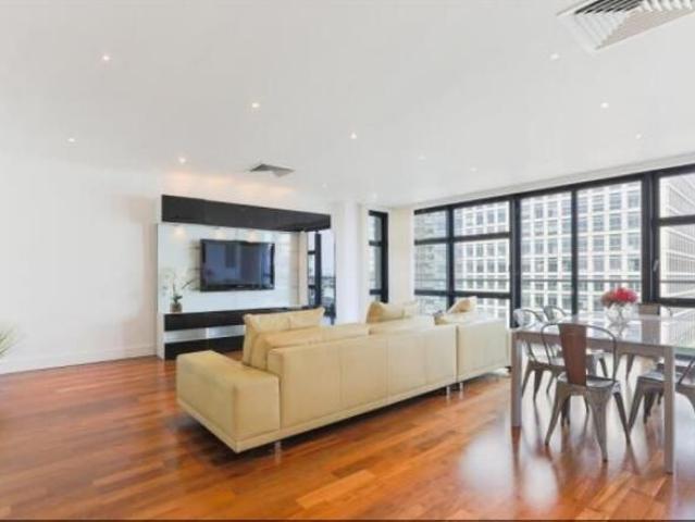Apartment for rent in Poplar Grove, Greater London