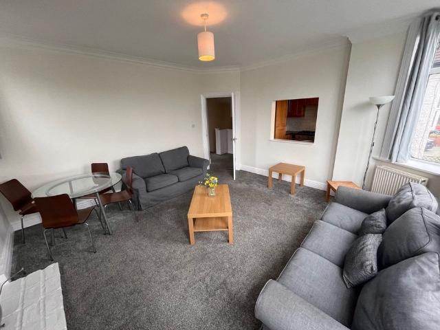 Apartment for rent in West Park, West Yorkshire