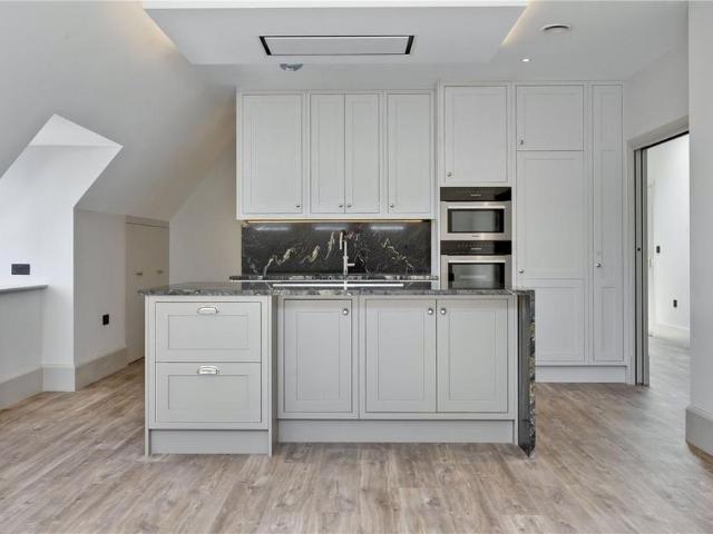 Apartment for rent in Lower Green Esher, Blackhills