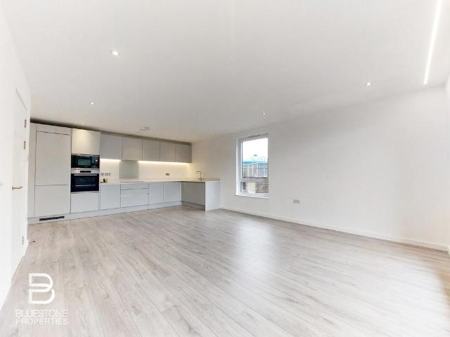 Flat for rent in London Borough of Croydon, Purley