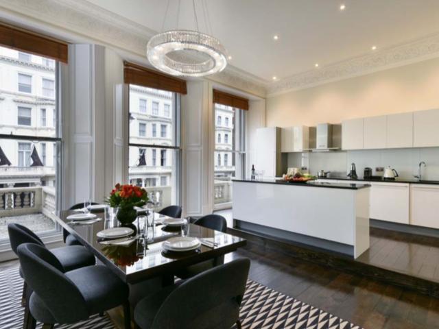 Flat for rent in South Kensington, Greater London