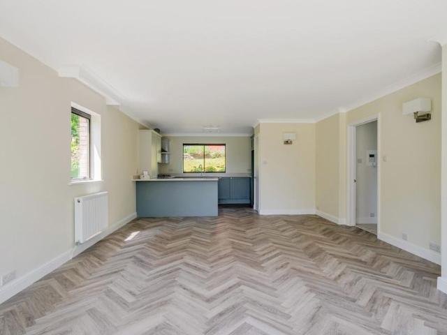 Apartment for rent in Haslemere, Waverley