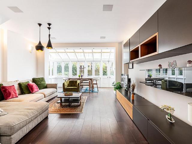 Flat for rent in Brompton, Greater London