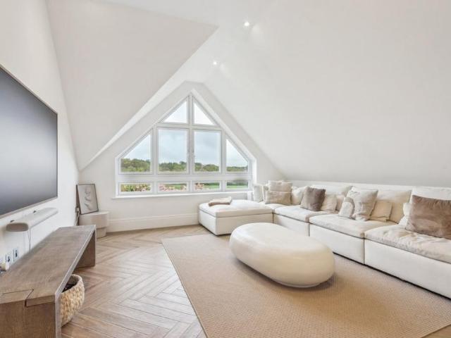 Apartment for rent in Beaconsfield and Chepping Wye Community Board, Knotty Green