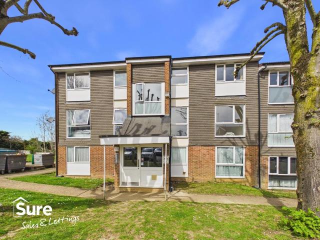 Flat for rent in Woodhall Farm, Pouchen End