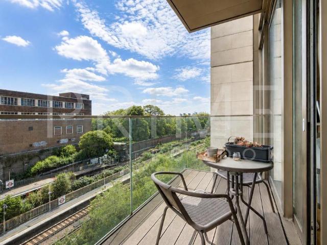 Flat for rent in West Kensington, Greater London