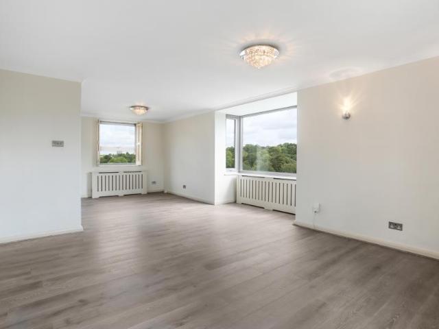 Flat for rent in Kensington, Greater London