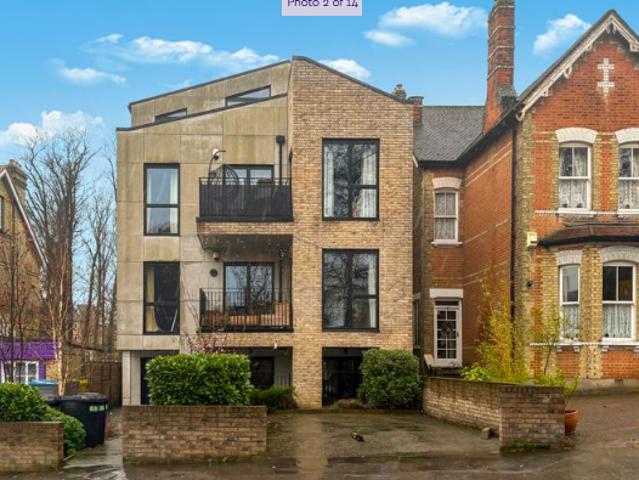 Flat for rent in London Borough of Croydon, Greater London