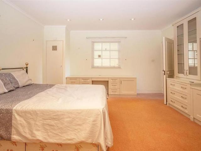 Apartment for rent in Navestock Side, Essex