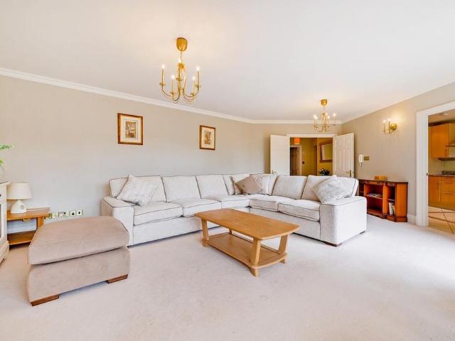 Apartment for rent in Eton