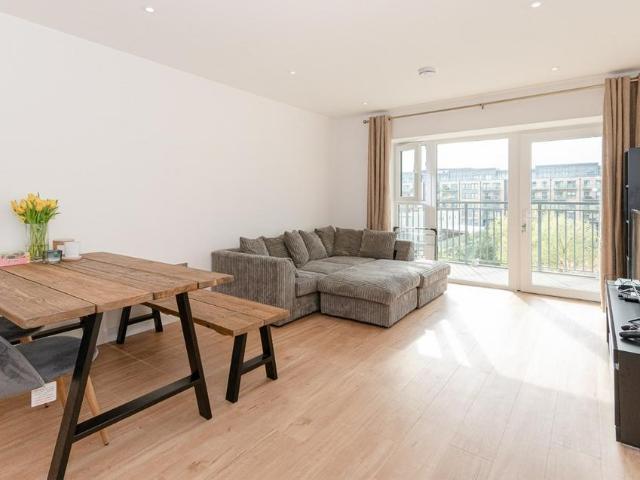 Flat for rent in Mill Hill, Greater London