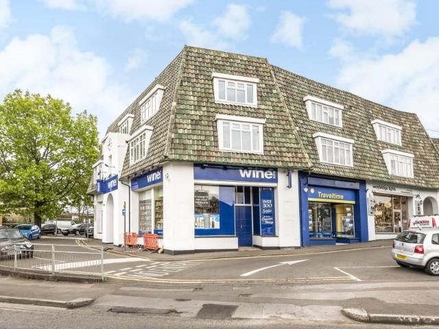 Flat for rent in Weybridge, Elmbridge