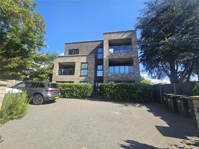Flat for rent in London Borough of Croydon, Purley