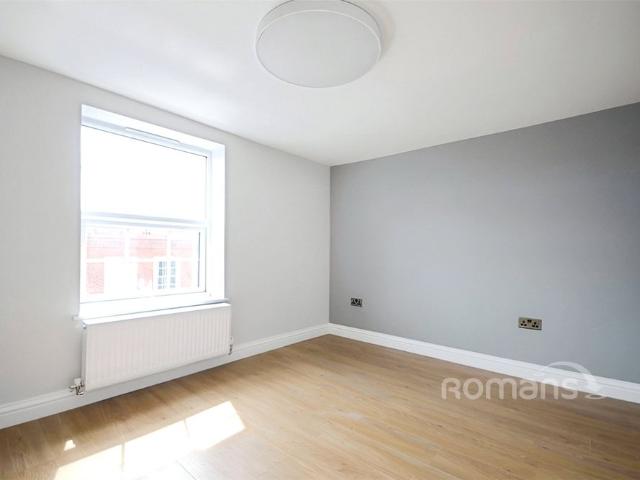 Apartment for rent in Fole, Surrey