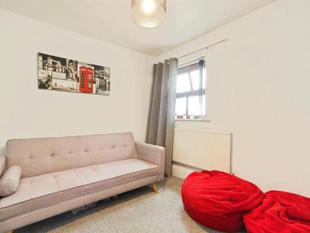 Apartment for rent in Hyde Park, West Yorkshire