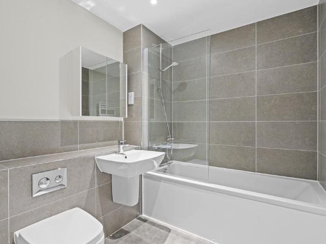 Flat for rent in Enborne, West Berkshire