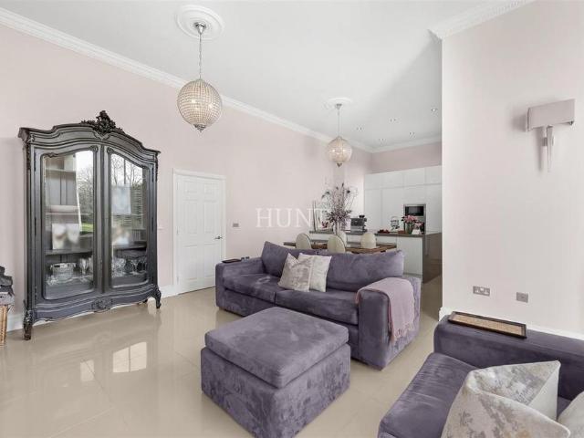 Apartment for rent in Clayhall, Greater London