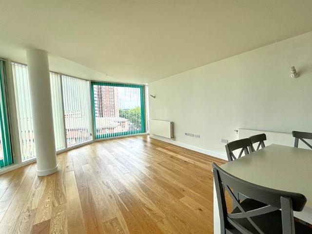 Flat for rent in Hayes, Hayes