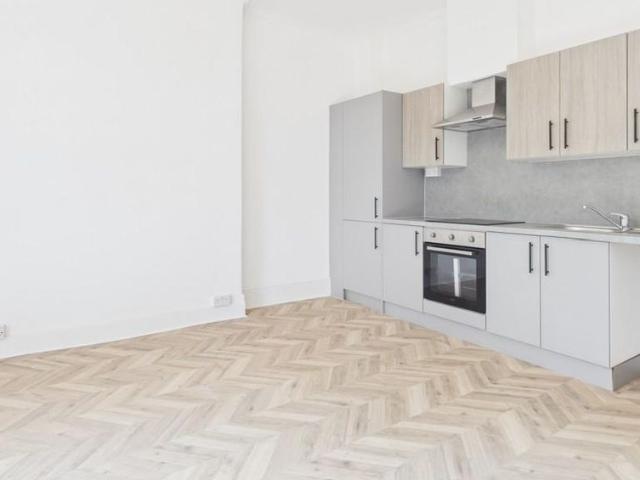 Room for rent in Tower Hamlets, Ash