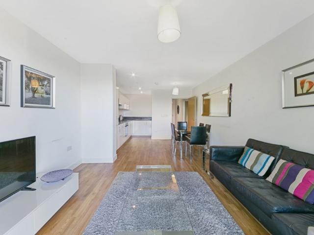 Apartment for rent in Waterside Park, Silvertown