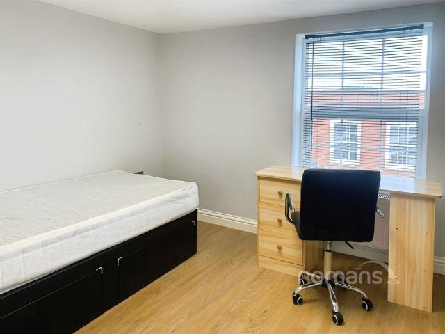 Apartment for rent in Fole, Surrey