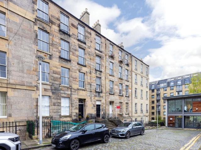 Flat for rent in Gayfield, Broughton