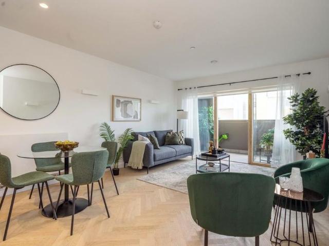 Apartment for rent in London Borough of Ealing, Park Royal