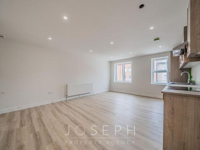 Apartment for rent in The Dales, Key Street