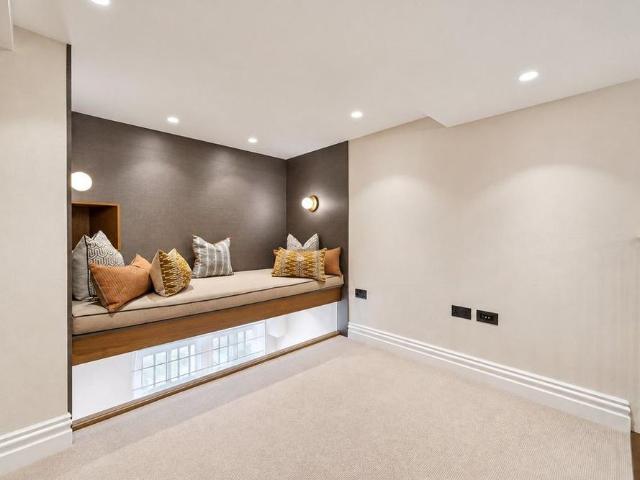 Apartment for rent in Hans Town, Greater London