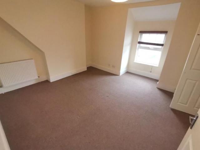 Apartment for rent in London Borough of Merton, Raynes Park