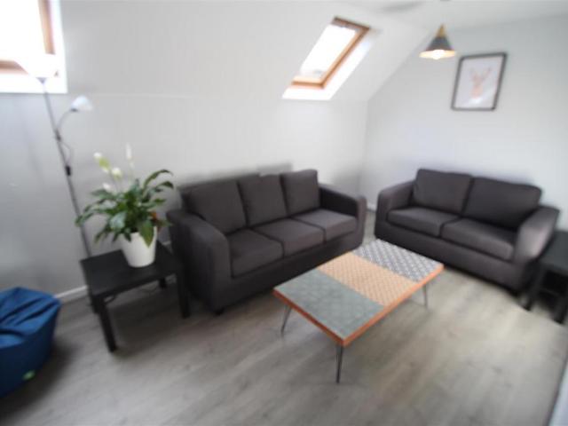 Flat for rent in Hyde Park, West Yorkshire
